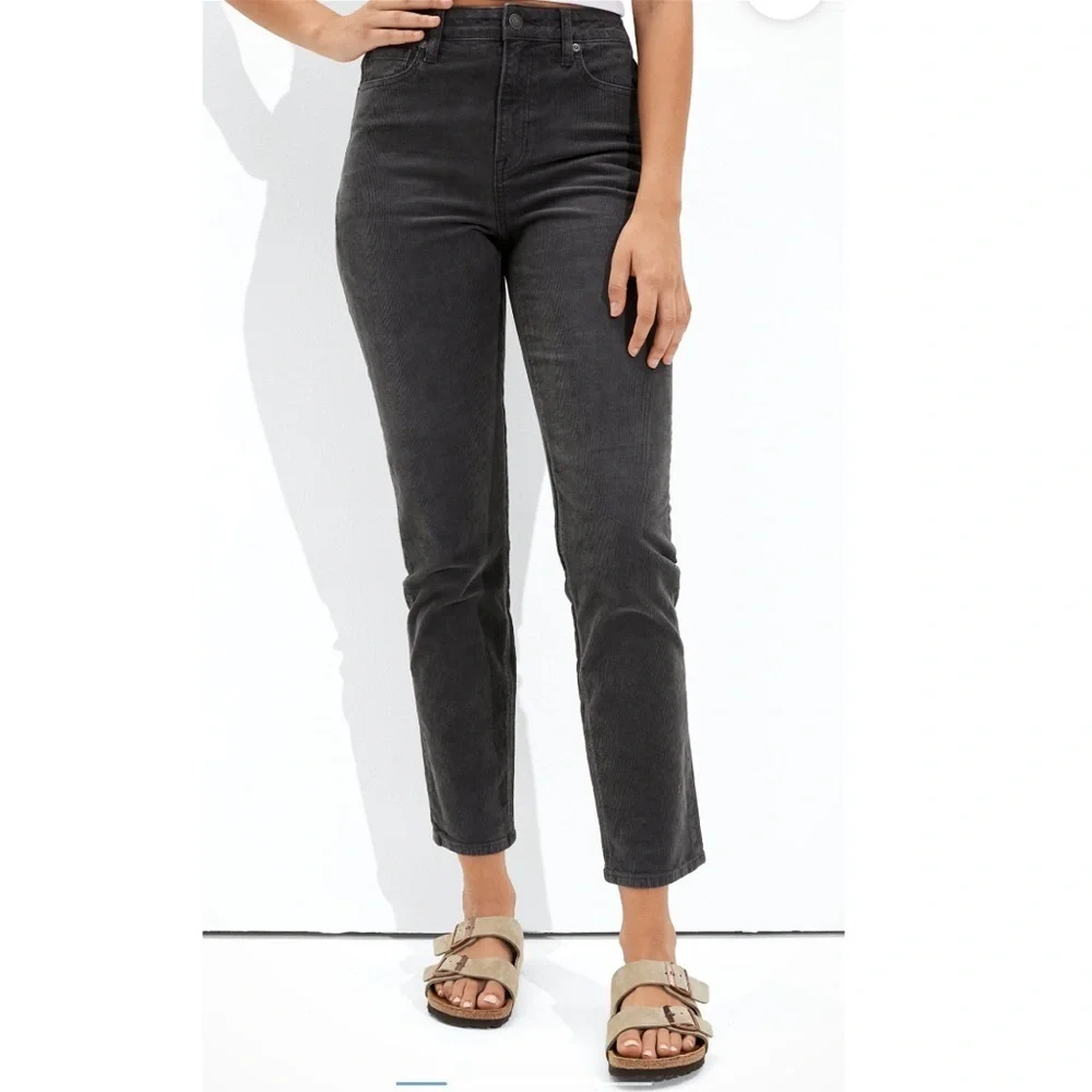American Eagle Super Stretch Corduroy Mom Jean, 24 Regular